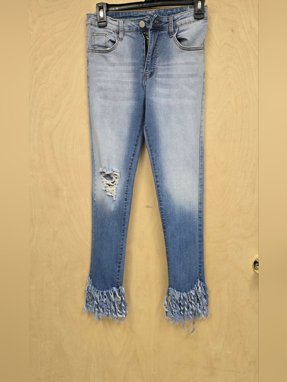 Very Cute Ladies Medium Blue Skinny Jeans With Fringe Cut at Ankles
